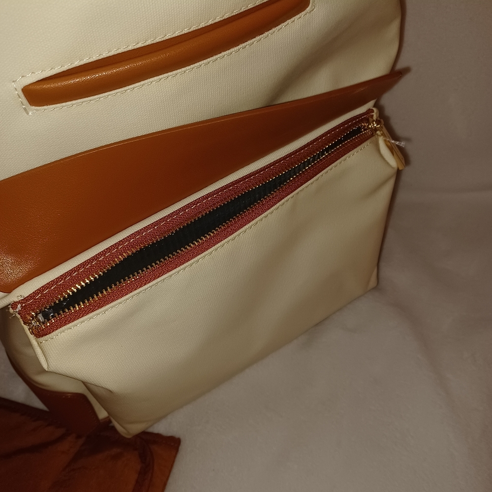 Backpack - Picture 7 of 8